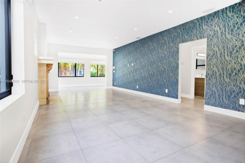 House in Miami, Florida 2 bedrooms, 131.36 sq.m. № 2000772 - photo 10