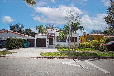 House in Miami, Florida 2 bedrooms, 131.36 sq.m. № 2000772 - photo 2