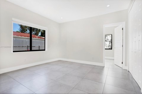House in Miami, Florida 2 bedrooms, 131.36 sq.m. № 2000772 - photo 28