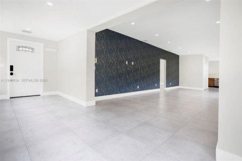 House in Miami, Florida 2 bedrooms, 131.36 sq.m. № 2000772 - photo 15