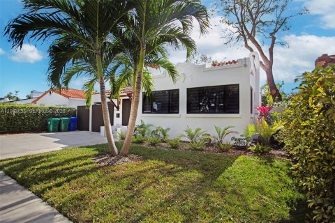 House in Miami, Florida 2 bedrooms, 131.36 sq.m. № 2000772 - photo 6