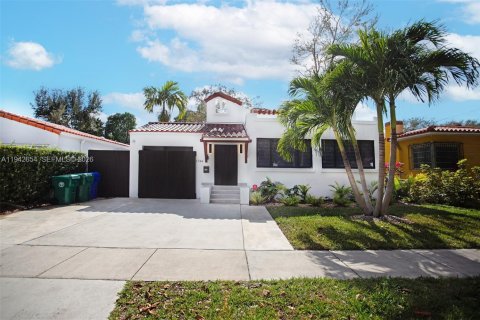 House in Miami, Florida 2 bedrooms, 131.36 sq.m. № 2000772