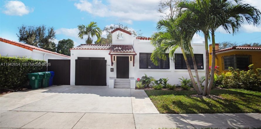 House in Miami, Florida 2 bedrooms, 131.36 sq.m. № 2000772