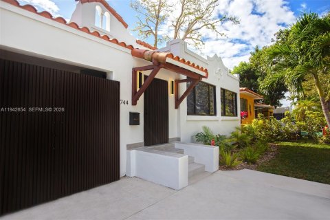 House in Miami, Florida 2 bedrooms, 131.36 sq.m. № 2000772 - photo 5