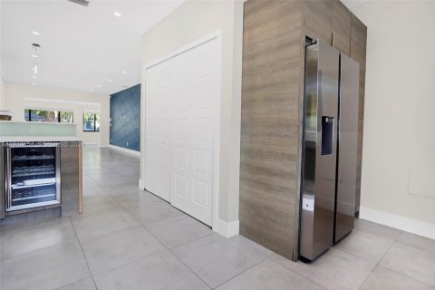 House in Miami, Florida 2 bedrooms, 131.36 sq.m. № 2000772 - photo 20