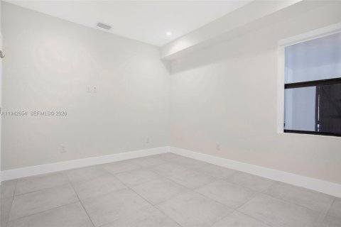 House in Miami, Florida 2 bedrooms, 131.36 sq.m. № 2000772 - photo 29