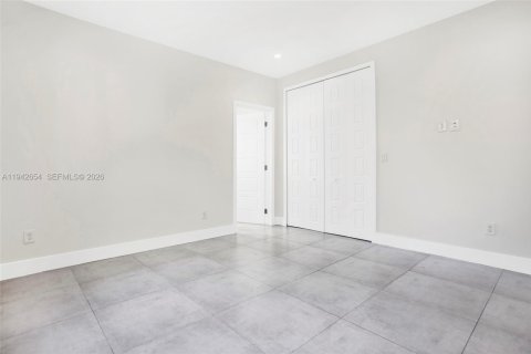 House in Miami, Florida 2 bedrooms, 131.36 sq.m. № 2000772 - photo 27