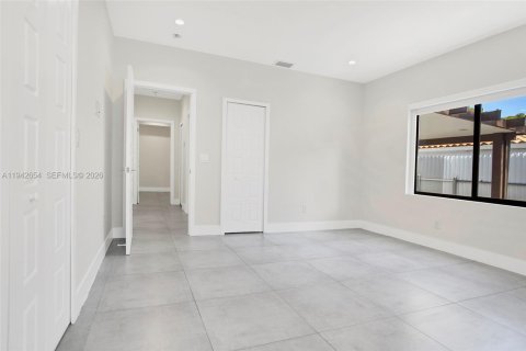 House in Miami, Florida 2 bedrooms, 131.36 sq.m. № 2000772 - photo 25
