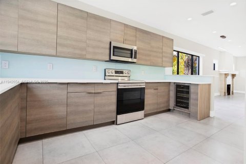 House in Miami, Florida 2 bedrooms, 131.36 sq.m. № 2000772 - photo 22