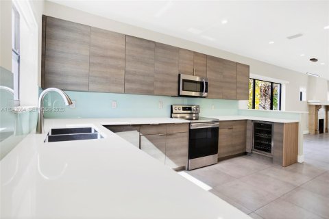 House in Miami, Florida 2 bedrooms, 131.36 sq.m. № 2000772 - photo 21