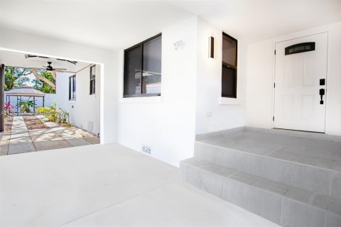 House in Miami, Florida 2 bedrooms, 131.36 sq.m. № 2000772 - photo 8