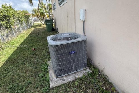 Купить виллу или дом в Хомстед, Флорида 3 спальни, 132.29м2, № 2047374 - фото 13