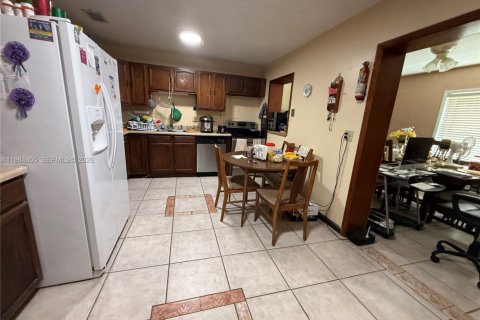 Купить виллу или дом в Хомстед, Флорида 3 спальни, 132.29м2, № 2047374 - фото 9