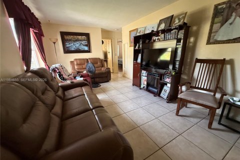 Купить виллу или дом в Хомстед, Флорида 3 спальни, 132.29м2, № 2047374 - фото 2