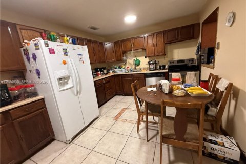 Купить виллу или дом в Хомстед, Флорида 3 спальни, 132.29м2, № 2047374 - фото 10