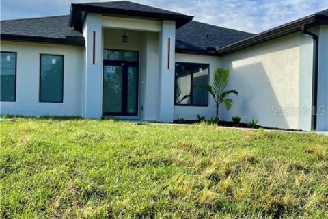 House in Lehigh Acres, Florida 3 bedrooms, 151.34 sq.m. № 1868939 - photo 2