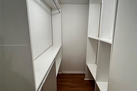 Купить кондоминиум в Бока-Ратон, Флорида 2 спальни, 83.61м2, № 1874717 - фото 9