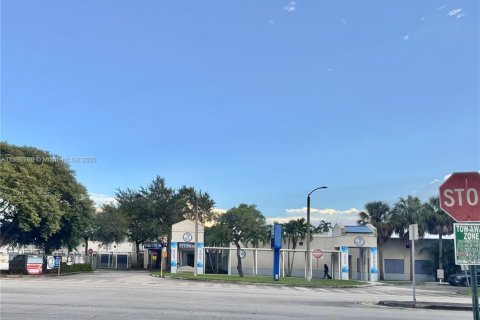 Condominio en alquiler en Miami, Florida, 2 dormitorios, 83.24 m2 № 1947891 - foto 4