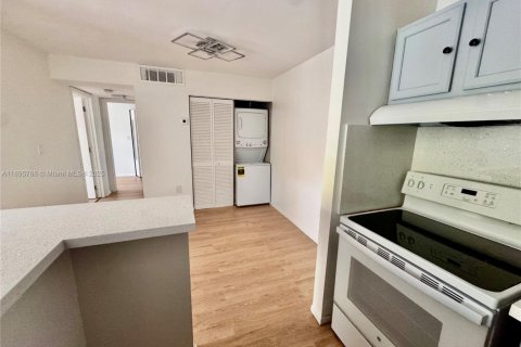 Condominio en alquiler en Miami, Florida, 2 dormitorios, 83.24 m2 № 1947891 - foto 21