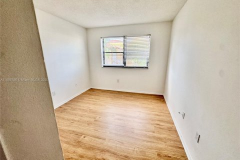 Condominio en alquiler en Miami, Florida, 2 dormitorios, 83.24 m2 № 1947891 - foto 19