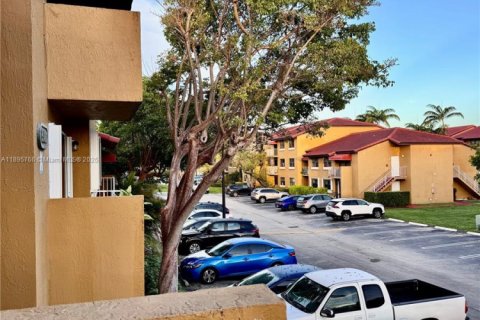 Condominio en alquiler en Miami, Florida, 2 dormitorios, 83.24 m2 № 1947891 - foto 7
