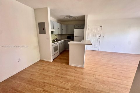 Condominio en alquiler en Miami, Florida, 2 dormitorios, 83.24 m2 № 1947891 - foto 20