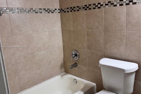 Condominio en alquiler en Miami, Florida, 2 dormitorios, 83.24 m2 № 1947891 - foto 30