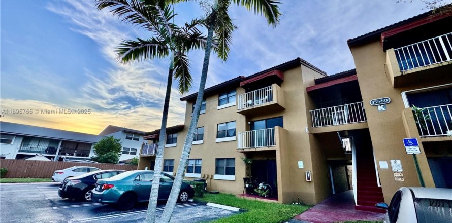 Condominio en Miami, Florida, 2 dormitorios  № 1947891