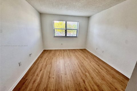 Condominio en alquiler en Miami, Florida, 2 dormitorios, 83.24 m2 № 1947891 - foto 23