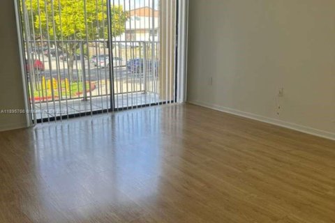 Condominio en alquiler en Miami, Florida, 2 dormitorios, 83.24 m2 № 1947891 - foto 12