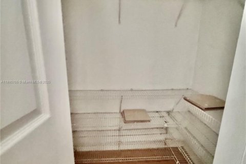 Condominio en alquiler en Miami, Florida, 2 dormitorios, 83.24 m2 № 1947891 - foto 24