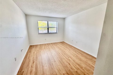 Condominio en alquiler en Miami, Florida, 2 dormitorios, 83.24 m2 № 1947891 - foto 18