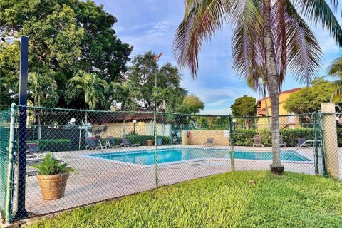 Condominio en alquiler en Miami, Florida, 2 dormitorios, 83.24 m2 № 1947891 - foto 8
