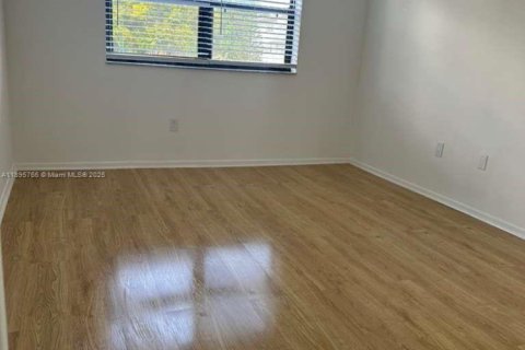 Condominio en alquiler en Miami, Florida, 2 dormitorios, 83.24 m2 № 1947891 - foto 9