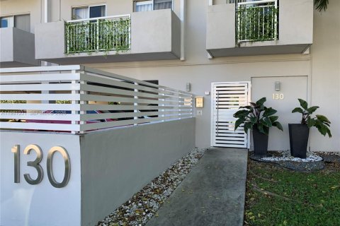 Copropriété à louer à Coral Gables, Floride: 1 chambre, 1700.11 m2 № 2044217 - photo 2