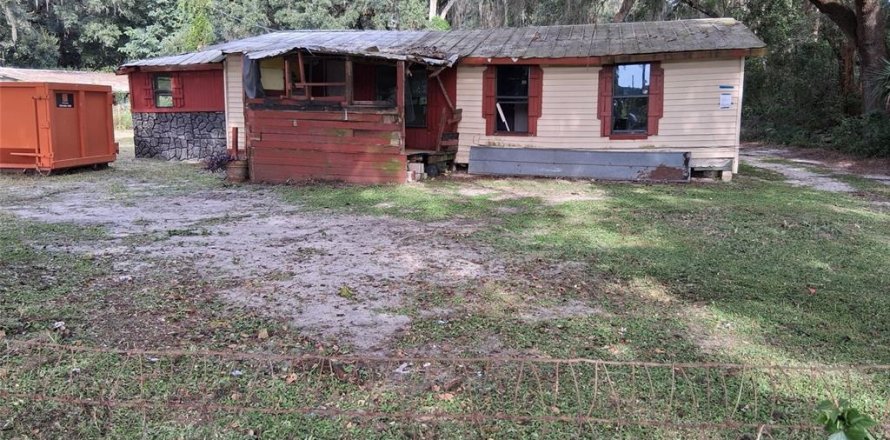 House in Reddick, Florida 3 bedrooms, 172.98 sq.m. № 2098523