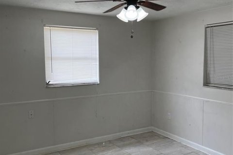 House in Lutz, Florida 4 bedrooms, 164.44 sq.m. № 2239500 - photo 9