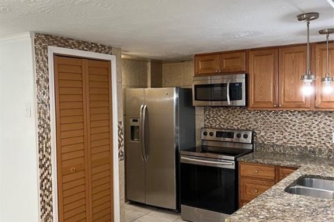 House in Lutz, Florida 4 bedrooms, 164.44 sq.m. № 2239500 - photo 12