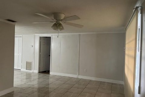 House in Lutz, Florida 4 bedrooms, 164.44 sq.m. № 2239500 - photo 4