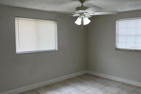 House in Lutz, Florida 4 bedrooms, 164.44 sq.m. № 2239500 - photo 10