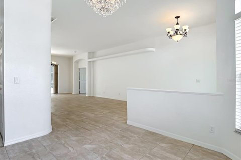 House in Davenport, Florida 4 bedrooms, 224.45 sq.m. № 2207824 - photo 23