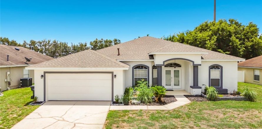 House in Davenport, Florida 4 bedrooms, 224.45 sq.m. № 2207824