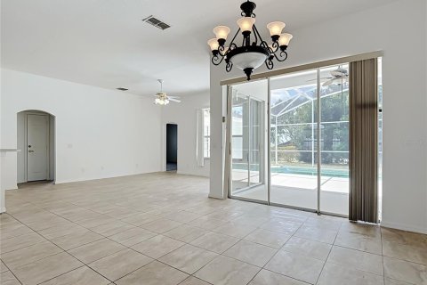 House in Davenport, Florida 4 bedrooms, 224.45 sq.m. № 2207824 - photo 15