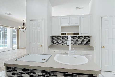 House in Davenport, Florida 4 bedrooms, 224.45 sq.m. № 2207824 - photo 9
