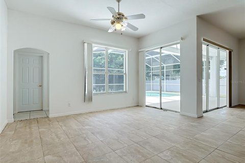 House in Davenport, Florida 4 bedrooms, 224.45 sq.m. № 2207824 - photo 12
