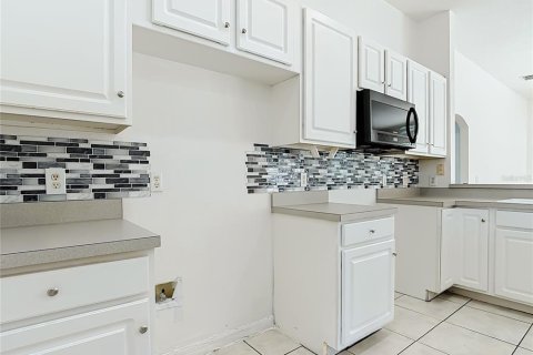 House in Davenport, Florida 4 bedrooms, 224.45 sq.m. № 2207824 - photo 8