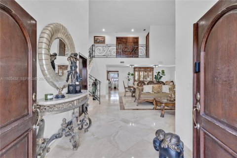 Casa en venta en Hialeah Gardens, Florida, 4 dormitorios, 361.58 m2 № 1984000 - foto 5