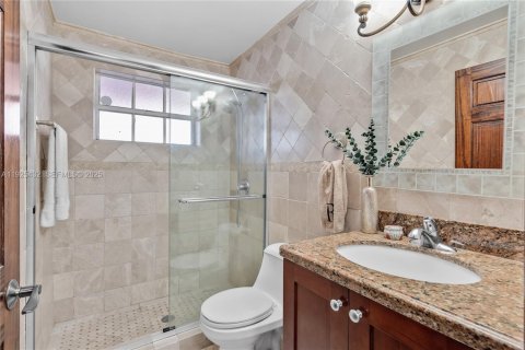 Casa en venta en Hialeah Gardens, Florida, 4 dormitorios, 361.58 m2 № 1984000 - foto 18