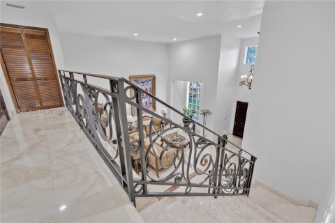Casa en venta en Hialeah Gardens, Florida, 4 dormitorios, 361.58 m2 № 1984000 - foto 25