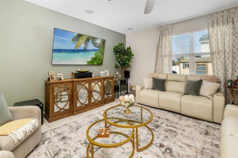 House in Wimauma, Florida 3 bedrooms, 243.96 sq.m. № 2101731 - photo 8